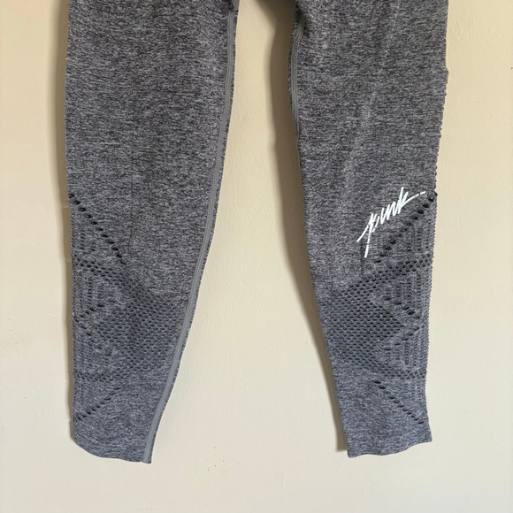 Victoria’s Secret PINK Gray Seamless Mesh Capri Leggings S - Picture 5 of 10